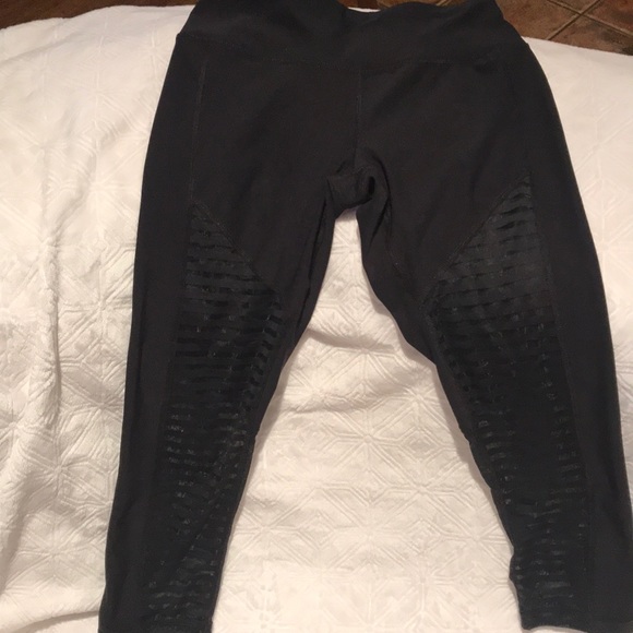 Workout Capri Legging - Picture 1 of 3